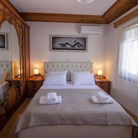 Emblematic House 3 Apartment Gjirokaster Bagian luar foto