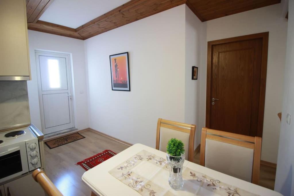 Emblematic House 3 Apartment Gjirokaster Bagian luar foto