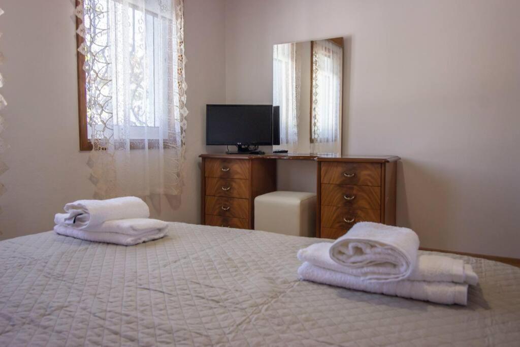 Emblematic House 3 Apartment Gjirokaster Bagian luar foto