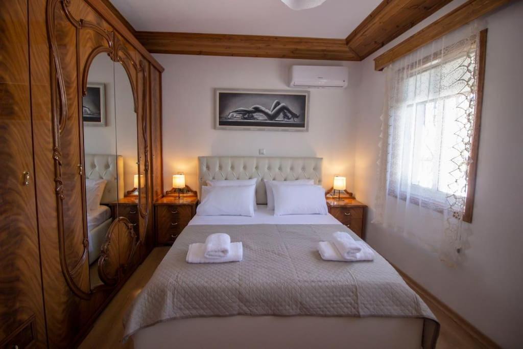Emblematic House 3 Apartment Gjirokaster Bagian luar foto