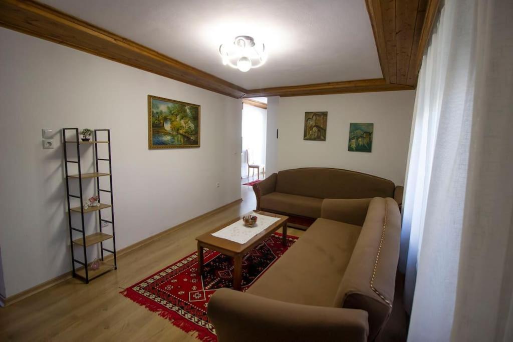 Emblematic House 3 Apartment Gjirokaster Bagian luar foto