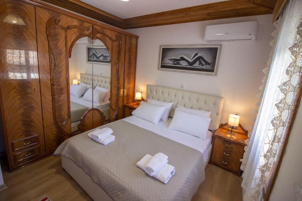 Emblematic House 3 Apartment Gjirokaster Bagian luar foto