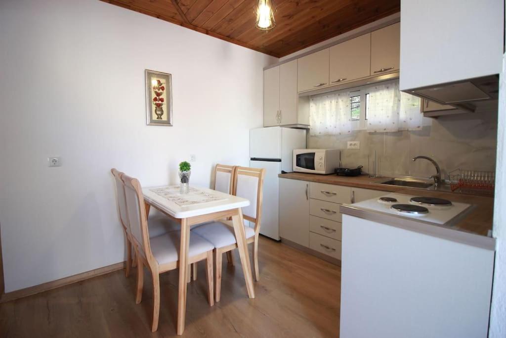 Emblematic House 3 Apartment Gjirokaster Bagian luar foto