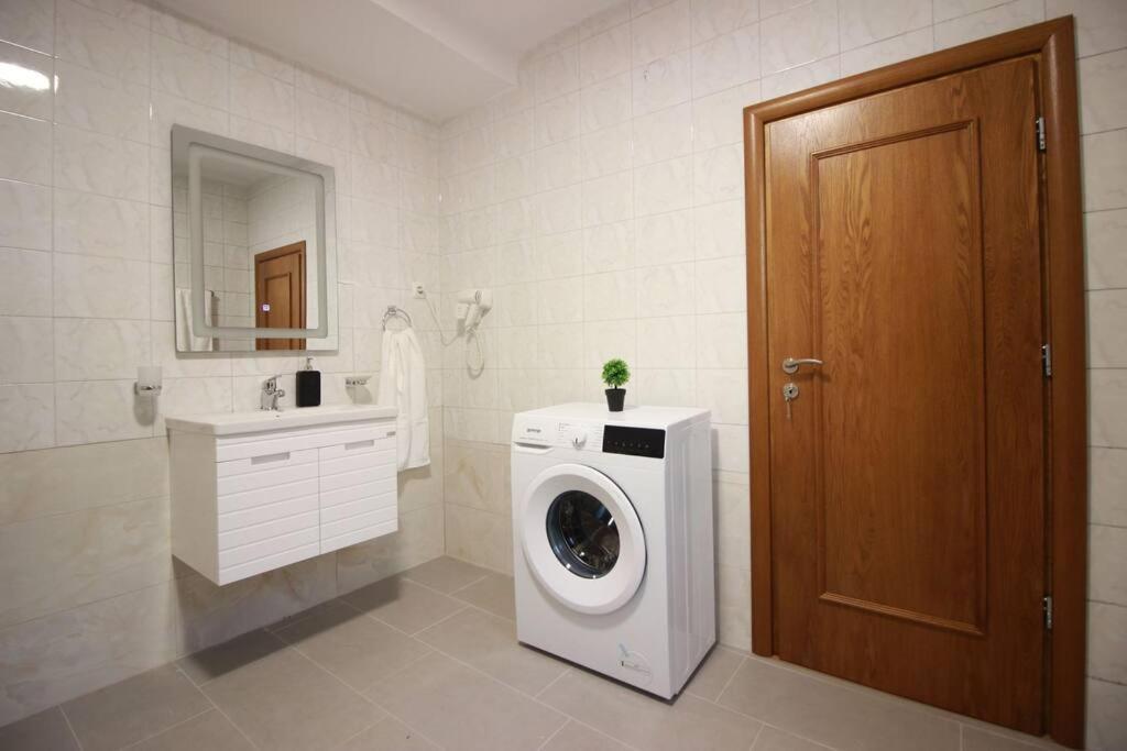 Emblematic House 3 Apartment Gjirokaster Bagian luar foto