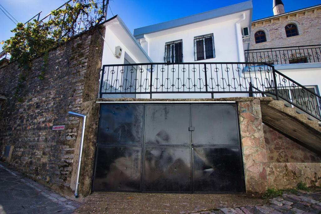 Emblematic House 3 Apartment Gjirokaster Bagian luar foto