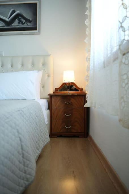 Emblematic House 3 Apartment Gjirokaster Bagian luar foto