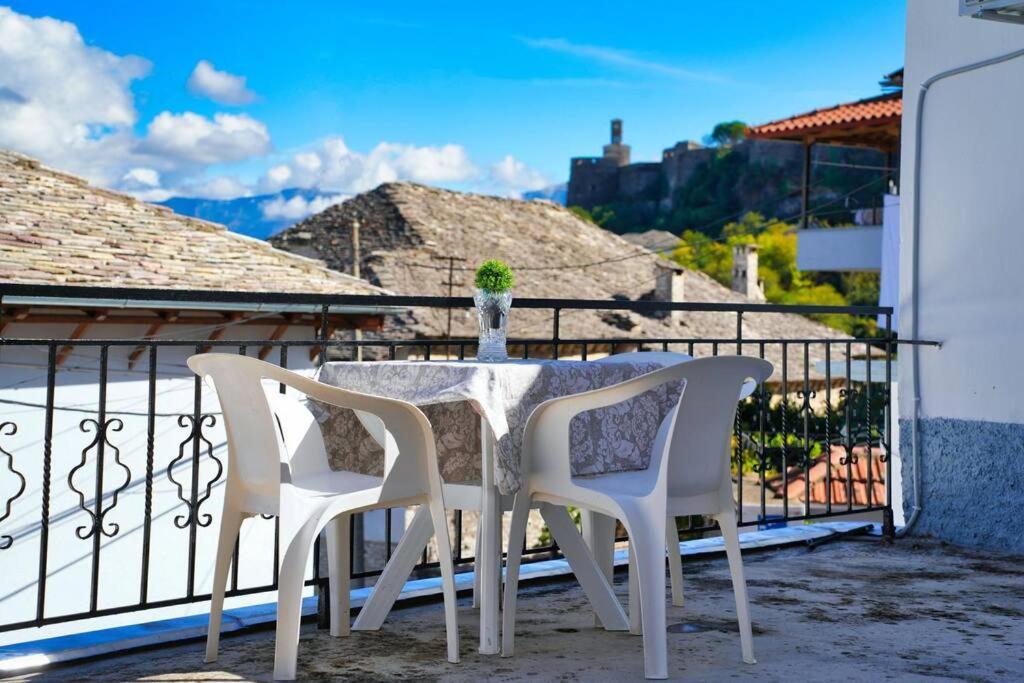 Emblematic House 3 Apartment Gjirokaster Bagian luar foto