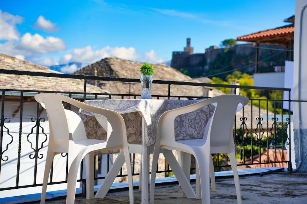 Emblematic House 3 Apartment Gjirokaster Bagian luar foto