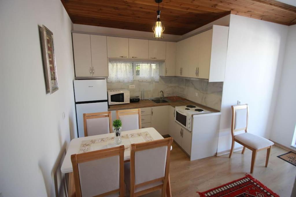 Emblematic House 3 Apartment Gjirokaster Bagian luar foto