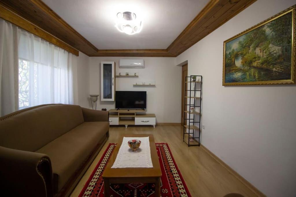 Emblematic House 3 Apartment Gjirokaster Bagian luar foto