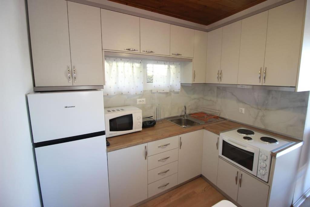 Emblematic House 3 Apartment Gjirokaster Bagian luar foto